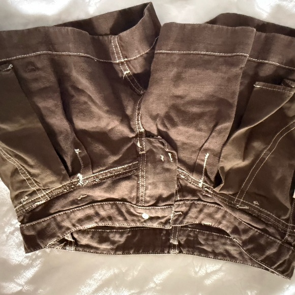Bebe Brown Cuffed Utility Shorts with Back Button Pockets – Size 2 EUC - Picture 7 of 12